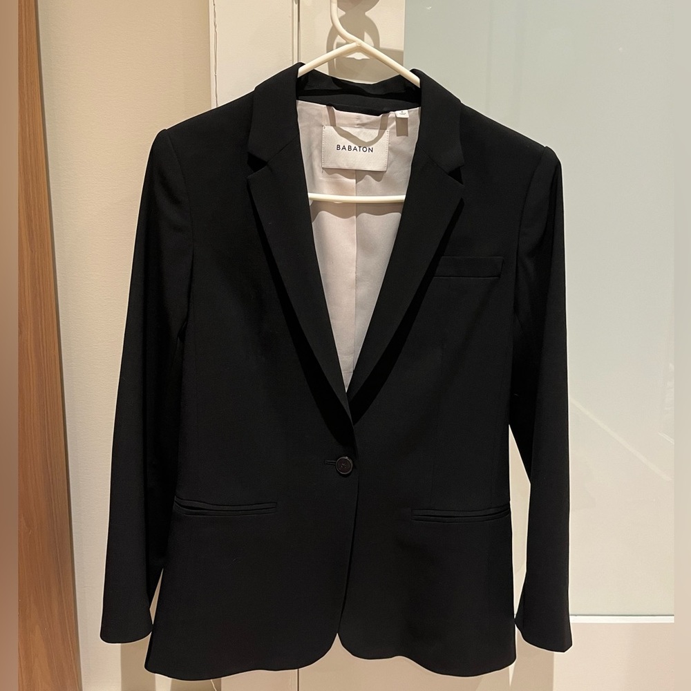 Aritzia Babaton Black Blazer